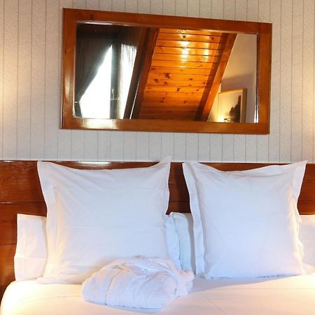 APARTAMENTOS VILAGAROs Luaran gambar