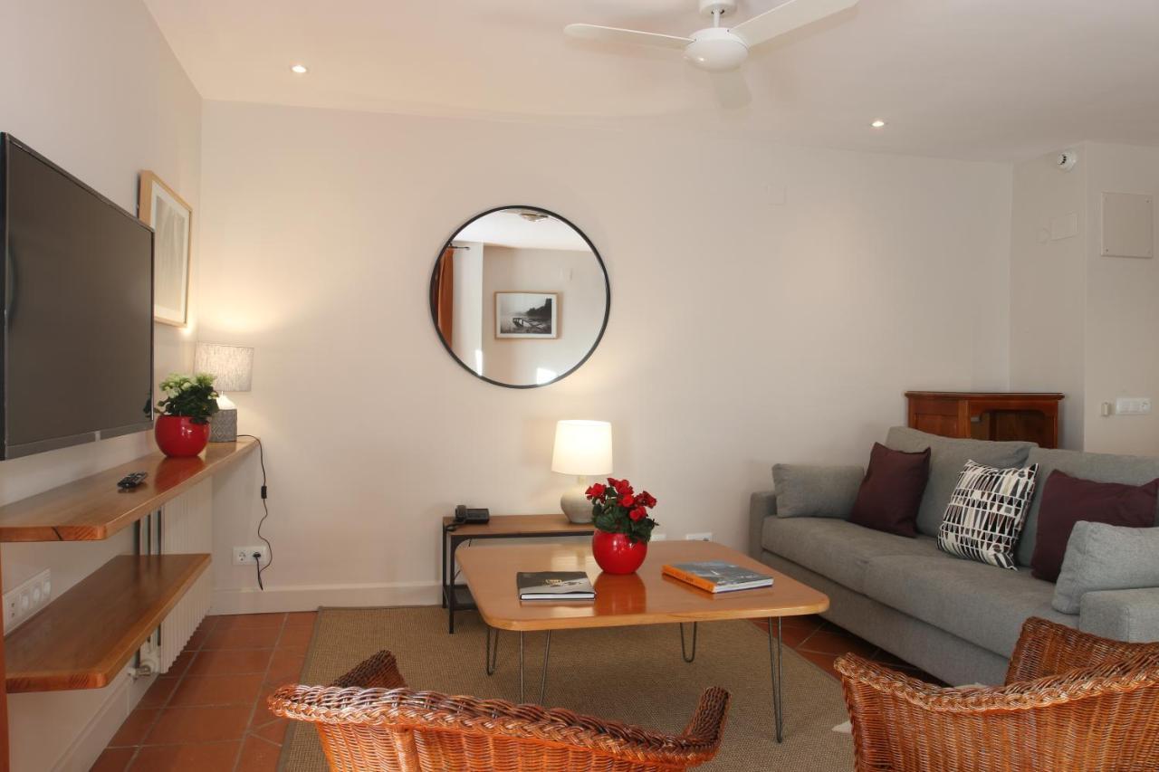 APARTAMENTOS VILAGAROs Luaran gambar