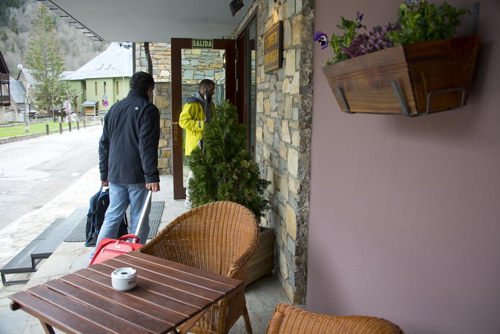 APARTAMENTOS VILAGAROs Luaran gambar
