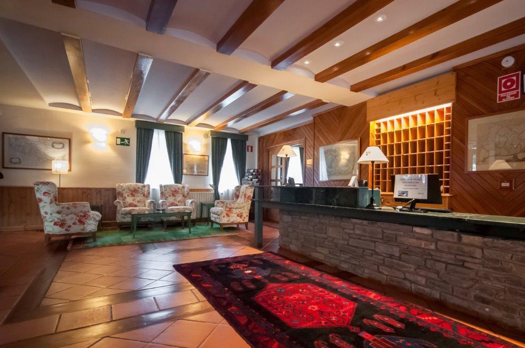APARTAMENTOS VILAGAROs Luaran gambar