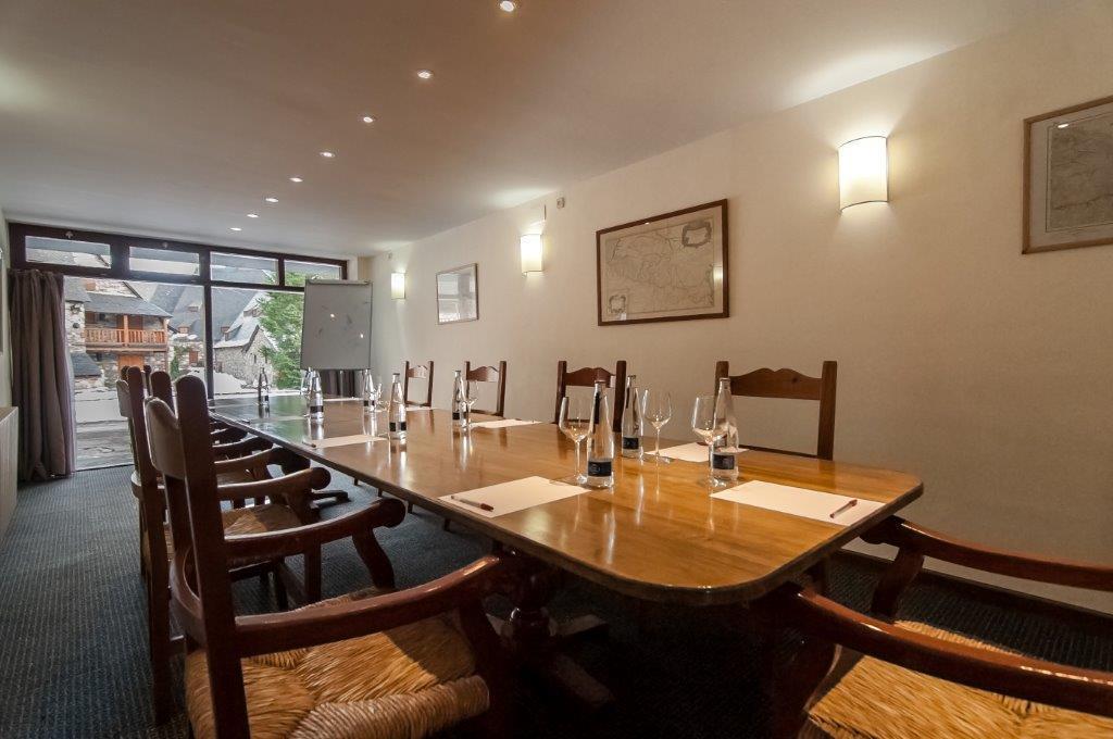 APARTAMENTOS VILAGAROs Luaran gambar