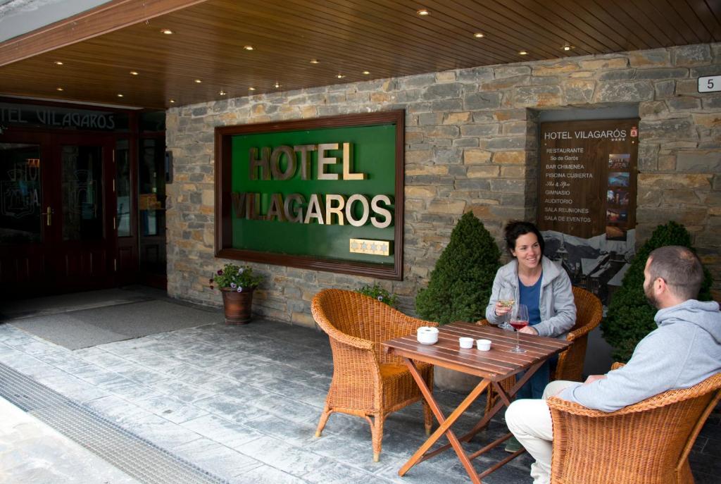 APARTAMENTOS VILAGAROs Luaran gambar